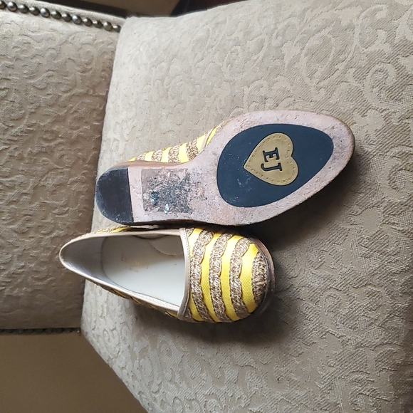 Shoes - Picture 2 of 4